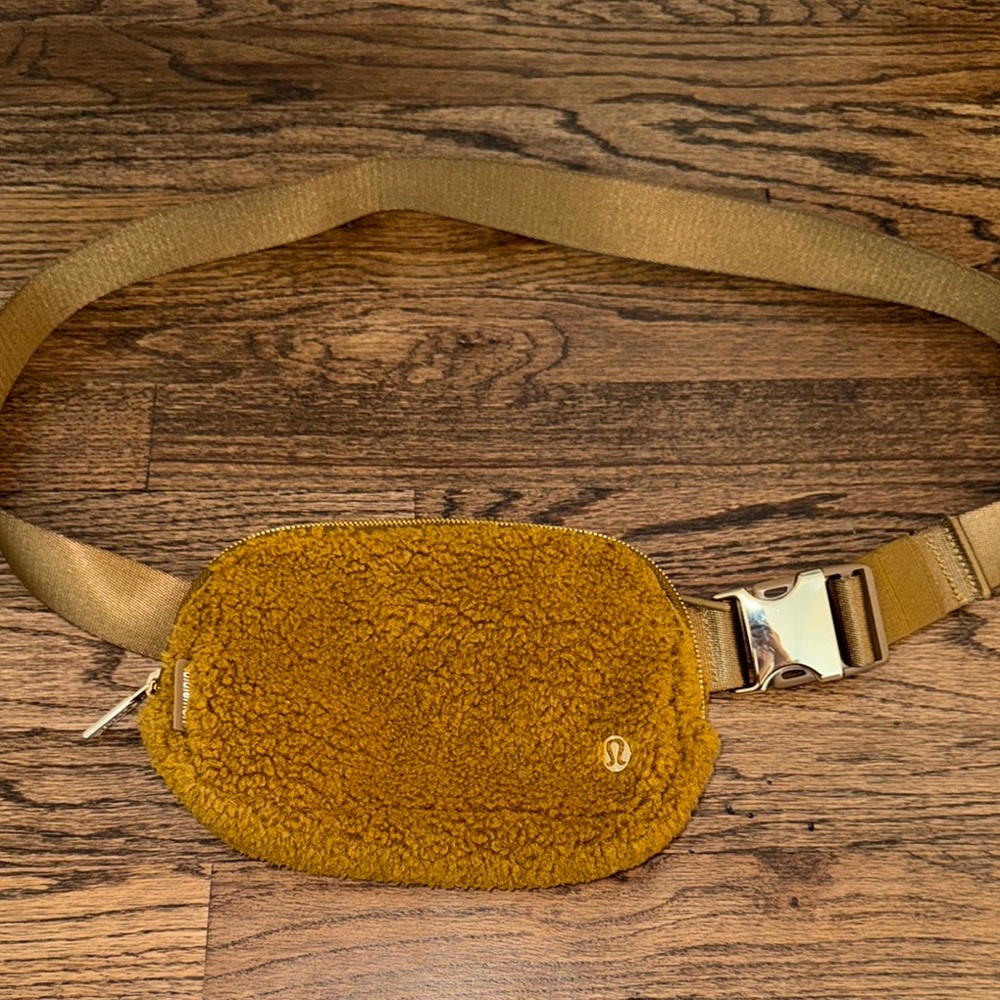 Lululemon Sherpa Belt Bag in Mustard